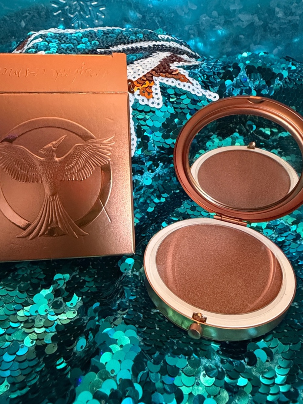 Revolution Storybook Cosmetics Pressed powder Highlighter 24ml - Picture 3 of 4
